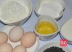 黑芝麻戚风蛋糕的做法图解1