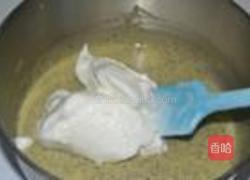 黑芝麻戚风蛋糕的做法图解7
