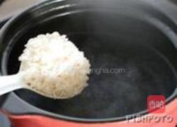 菊花核桃粥的做法图解3