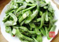 豆角烩玉米的做法图解1