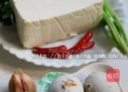 香菜皮蛋拌豆腐的做法图解1