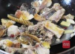 咸鸡黄花菜煲的做法图解5