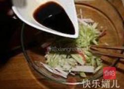 凉拌黄瓜蟹肉丝的做法图解5