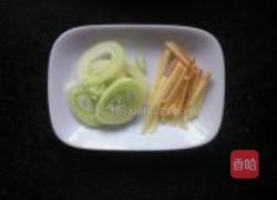 油麦菜炒鸡生肠的做法图解3