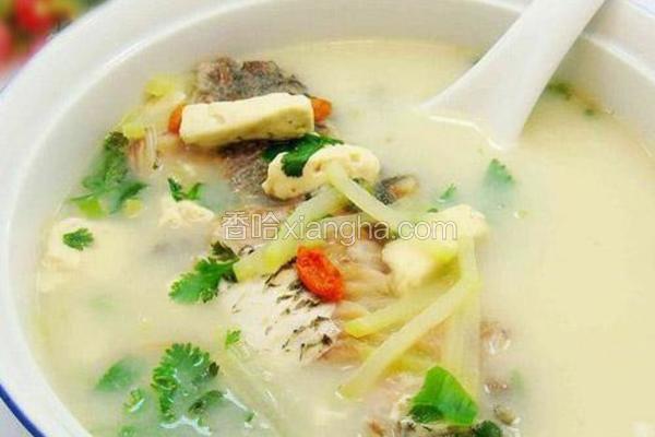 鲫鱼萝卜豆腐汤