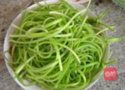 手撕蒜薹的做法图解3