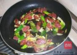 蒜苗腊肠的做法图解4