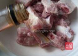 猪小排烧土豆的做法图解1