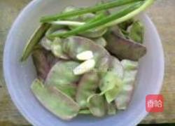 小炒扁豆丝的做法图解1