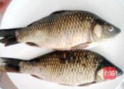 红烧鲫鱼的做法图解1