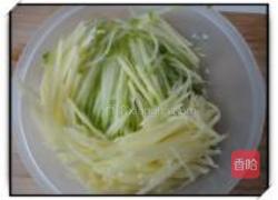 土豆萝卜丝饼的做法图解1