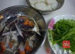 螃蟹炒年糕的做法图解1