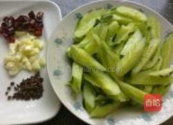花椒呛黄瓜的做法图解1