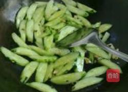 花椒呛黄瓜的做法图解3