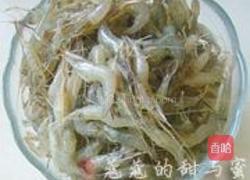 小河虾炒韭菜的做法图解1