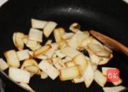 小炒酱香杏鲍菇的做法图解3