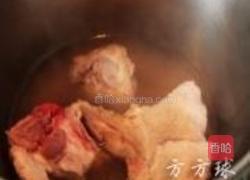 大骨蘑菇丝瓜汤的做法图解2