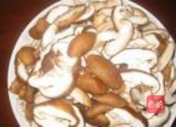 香菇肉片盖饭的做法图解1
