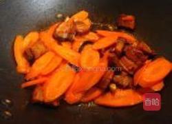 烧肉炒红萝卜的做法图解4