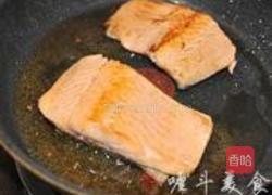 香煎挪威三文鱼的做法图解3