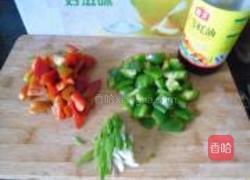 蚝油青红椒的做法图解1