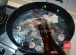 淮杞黄精炖乳鸽的做法图解1