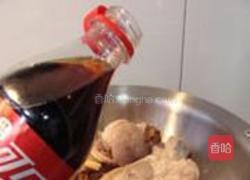 可乐话梅蹄膀的做法图解2