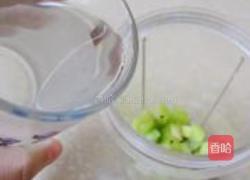 猕猴桃汁的做法图解3