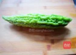 冰脆爽口苦瓜的做法图解1