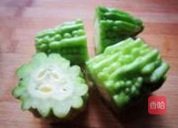冰脆爽口苦瓜的做法图解2