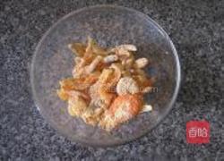 虾米炒荷豆的做法图解1