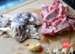 炖墨鱼排骨汤的做法图解1