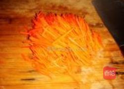 醋溜胡萝卜丝的做法图解1