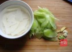 山药炒莴笋的做法图解1