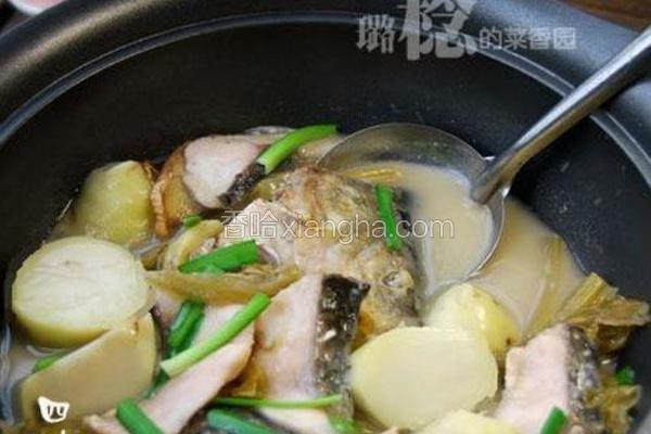 泡菜芋儿鱼头煲
