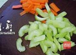 西芹百合炒腰果的做法图解2