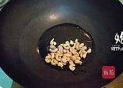 西芹百合炒腰果的做法图解3