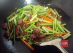 蒜苔炒腊肠的做法图解7