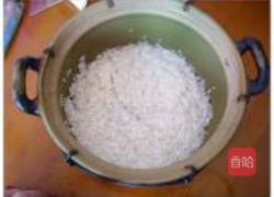 银鱼腊味煲仔饭的做法图解3