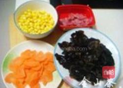 玉米炒黑木耳的做法图解1