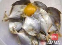 干炸小鲳鱼的做法图解2