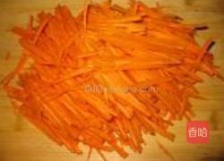 胡萝卜炒猪肉的做法图解1