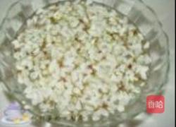 槐花饼的做法图解1