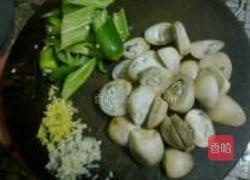 草菇荷兰豆的做法图解2