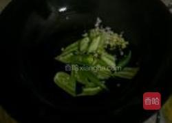 草菇荷兰豆的做法图解3