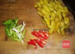 泡椒炒藕带的做法图解2