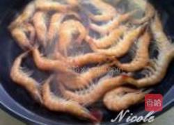 虾仁炒蛋的做法图解1