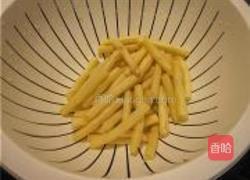 黄豆角炒鸡腿肉的做法图解1