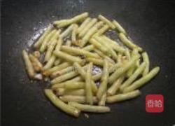 黄豆角炒鸡腿肉的做法图解5