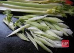 火腿炒荷兰豆的做法图解1